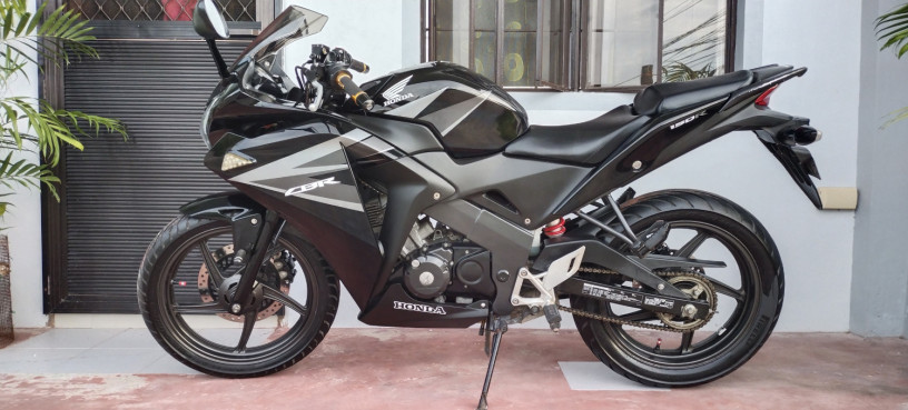 honda-cbr150r-v2-85000php-with-accessories-big-0