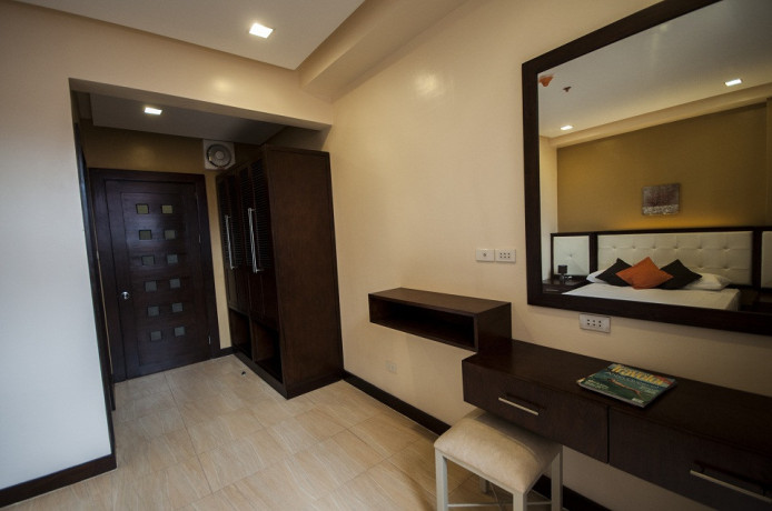 1-br-with-bathtub-free-parkingwifi-near-cebu-business-park-big-0