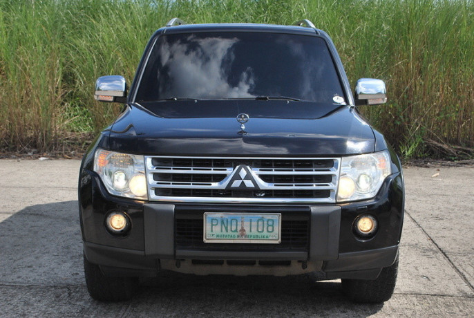 2010-mitsubishi-pajero-gls-big-0