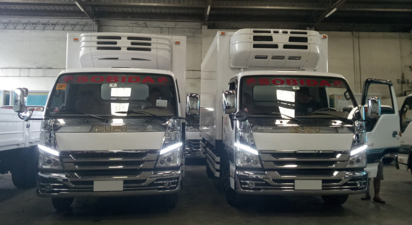 isuzu-elf-rebuilt-refrigerated-van-big-0