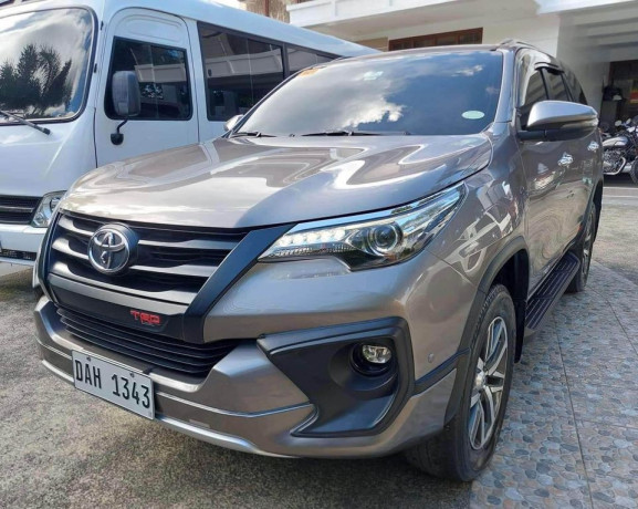 toyota-fortuner-v-2018-big-0