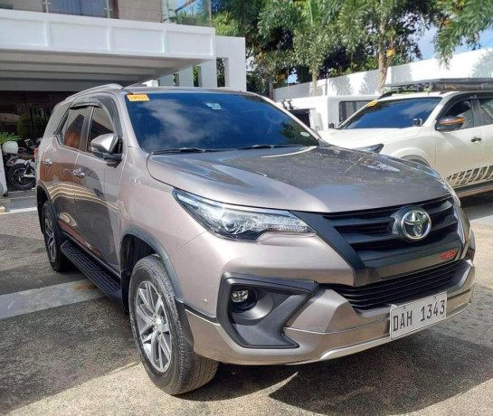 toyota-fortuner-v-2018-big-3