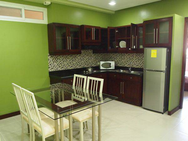 fully-furnished-2-br-with-huge-walk-in-closet-with-free-wifiweekly-housekeepingparking-big-3