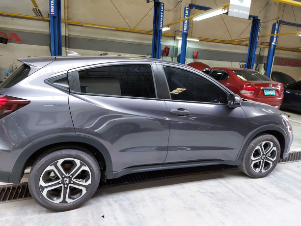 2021-hr-v-18-e-cvt-automatic-big-3