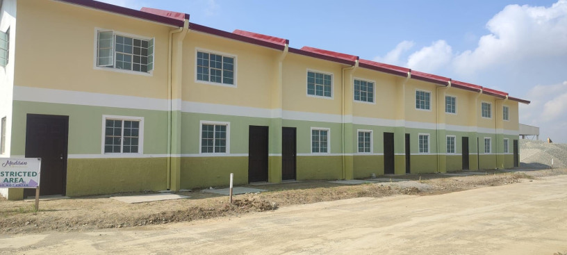 affordable-2-bedrooms-townhouse-in-cabanatuan-city-big-1