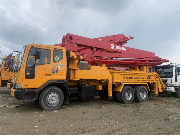 junjin-33m-concrete-pump-truck-big-0