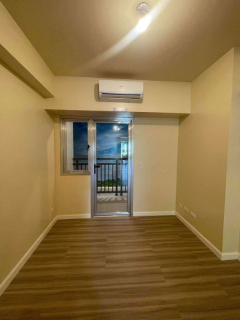 modern-condo-living-near-ayala-malls-de-la-salle-zobel-big-5