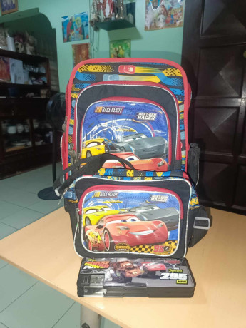 original-disney-cars-16-trolley-bag-set-big-0