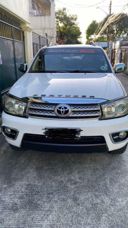 2008-toyota-fortuner-big-0