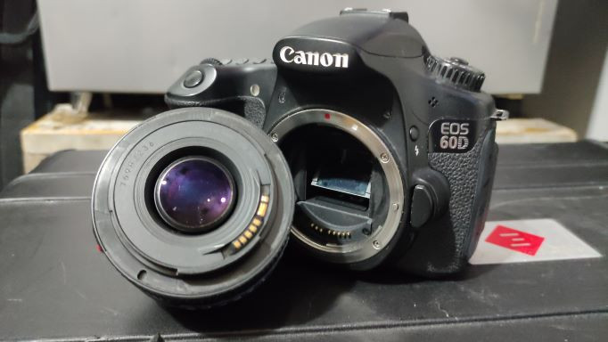 60d-canon-with-50mm-big-3